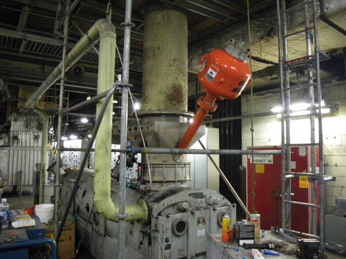 Air cannon on a coal turbine feeder