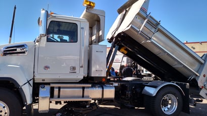 MobileVibratorOnDumpTruck