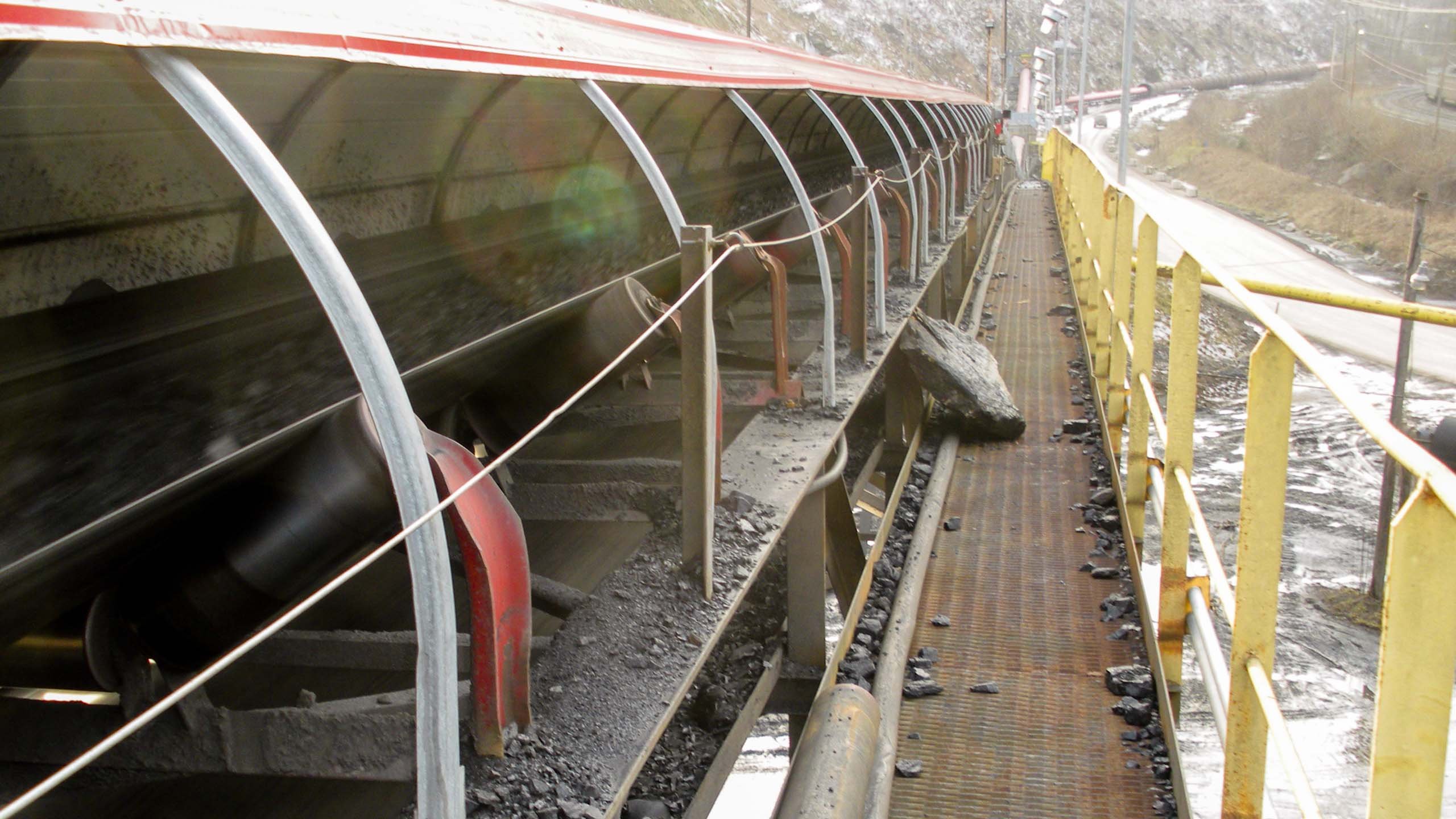 Obstructions and trip hazards on conveyor walkways should not be acceptable