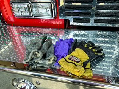 safety-awareness-hands-gloves-3