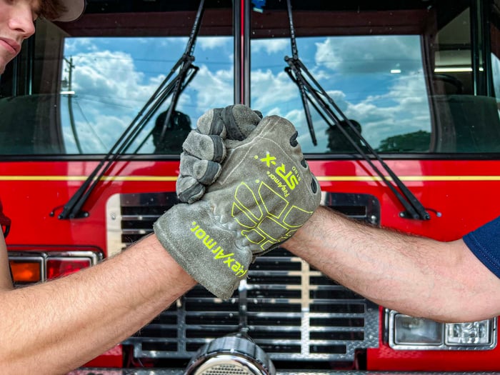 safety-awareness-hands-gloves-4