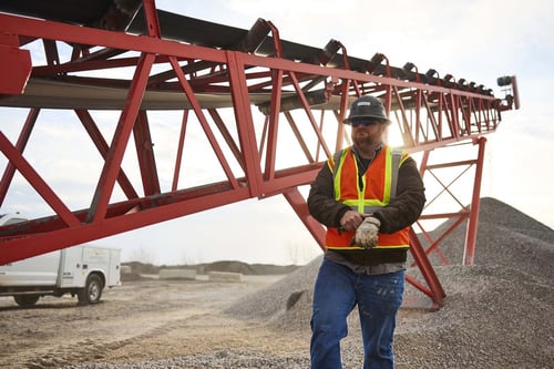 The first and most crucial step in conveyor training involves checking and aligning the structure.